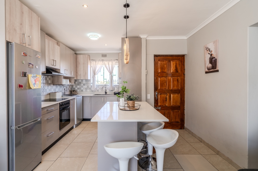 5 Bedroom Property for Sale in Ottery Western Cape